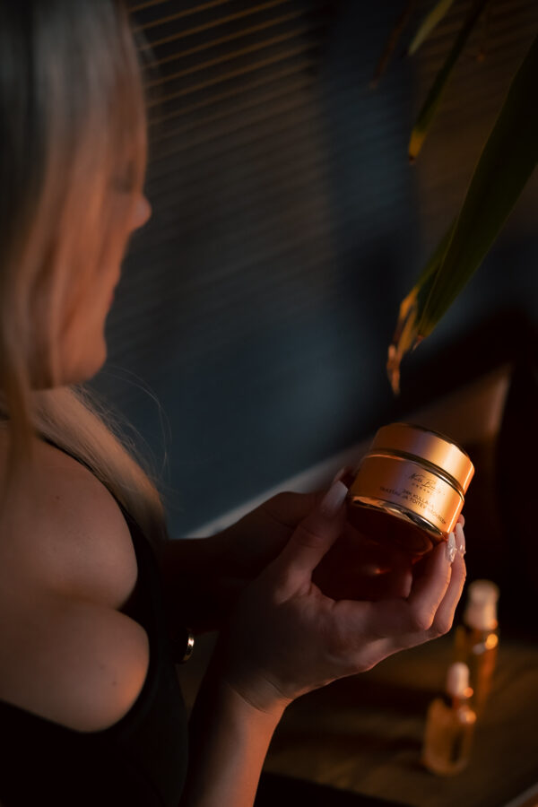 Crème Visage Réparatrice et Nourrissante à l'Or 24K, 50 ml – Image 2
