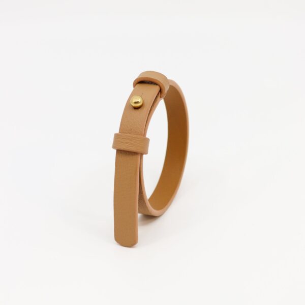 Bracelet en cuir avec fermoir en laiton - Beige sable – Image 3