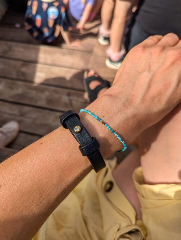 Bracelet en cuir avec fermoir en laiton - Noir – Image 3