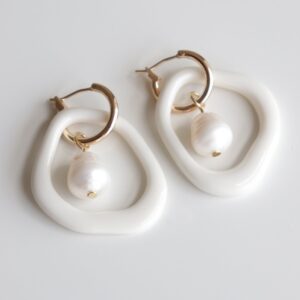 Créoles Arp en perle et porcelaine - Blanc