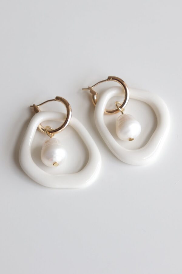 Créoles Arp en perle et porcelaine - Blanc
