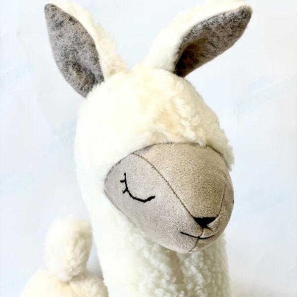 Coussin doux en forme d’alpaga – Teinte crème – Image 5