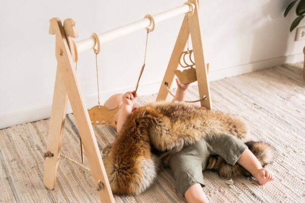 Arche d’éveil en bois – Pour stimuler bébé en douceur
